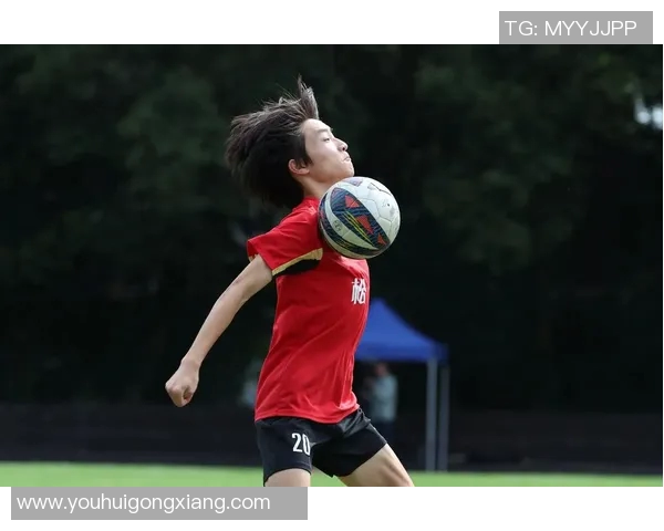 足球明星穿越时空的精彩瞬间合集带你领略不同时代的足球魅力