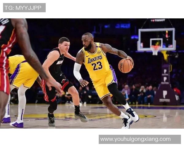 湖人对阵火箭朗多精彩表现引发球迷热议赛场瞬间回顾