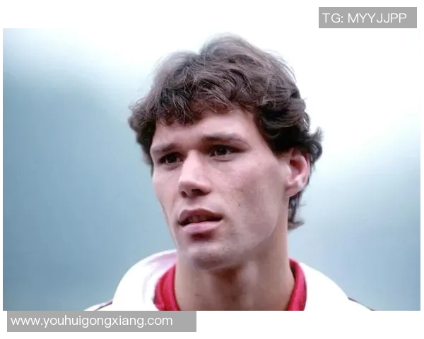 上世纪足球明星的辉煌岁月与传奇排名回顾